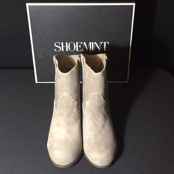 Shoemint Janice suede taupe booties size 6 - Picture 2 of 5